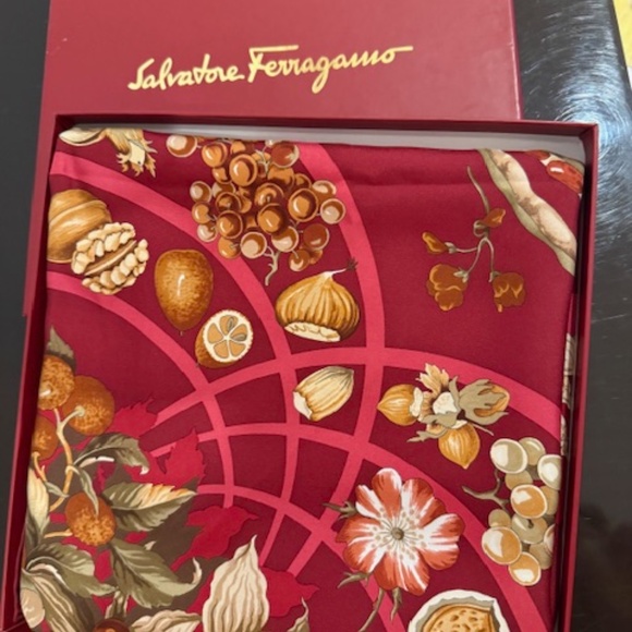 Ferragamo 100% Silk Scarf Never Worn NIB Retired Harvest Pattern - Picture 2 of 14